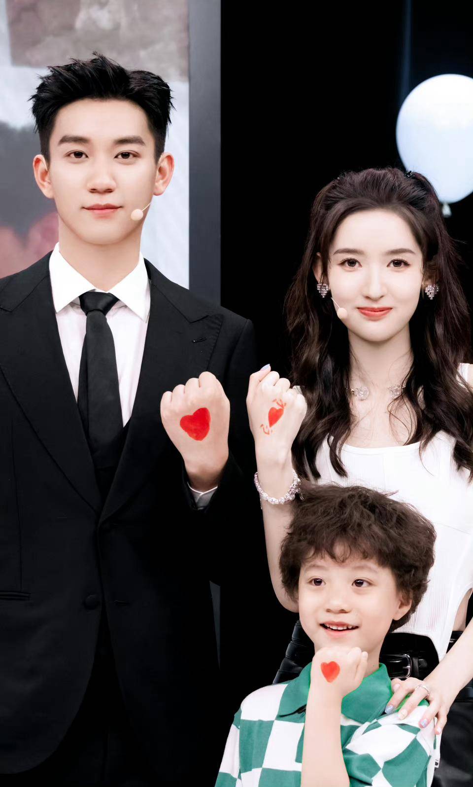 刘大锤的一行字把杨洋的本性展现的淋漓尽致,宋茜看后翘起二郎腿_绯闻