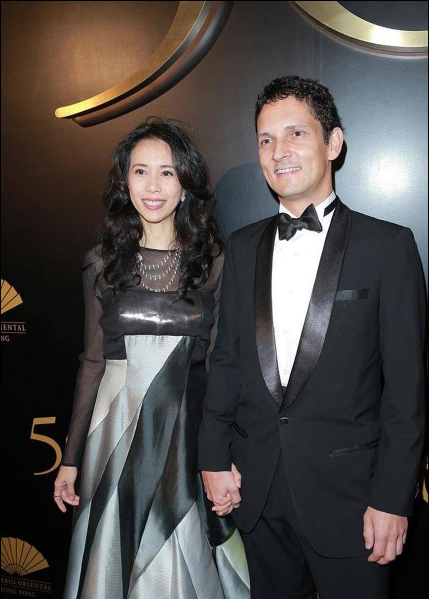 莫文蔚携外籍老公亮相!