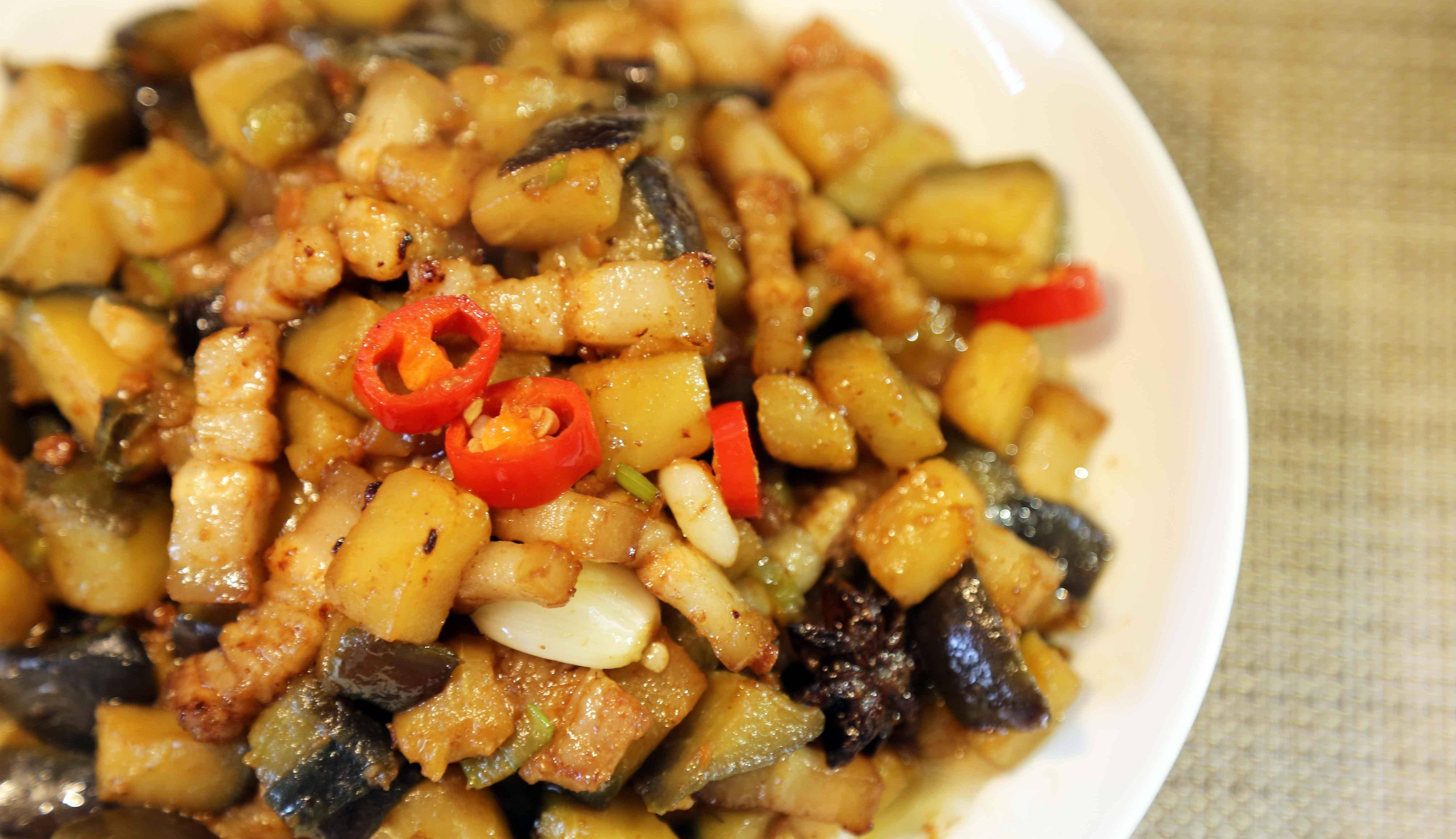 滋味十足,香醇下饭,我是五花肉酱烧茄丁_茄子_油脂_味道