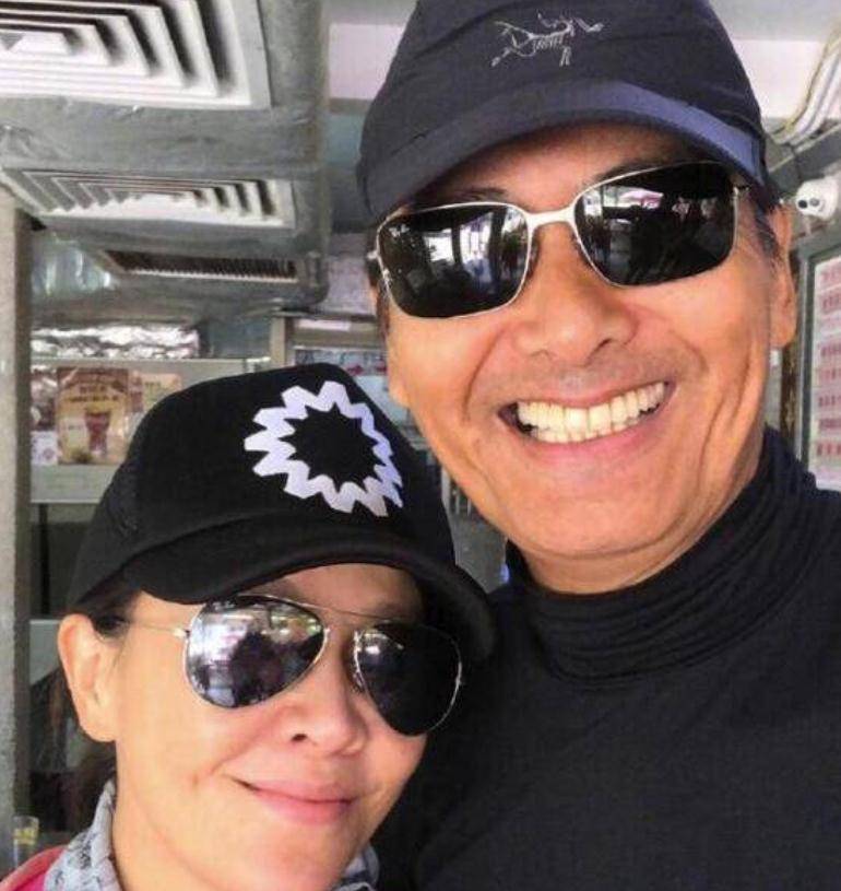 周润发妻子陈荟莲:用7年时间抹平丧女之痛,恩爱35年也有遗憾_谢贤