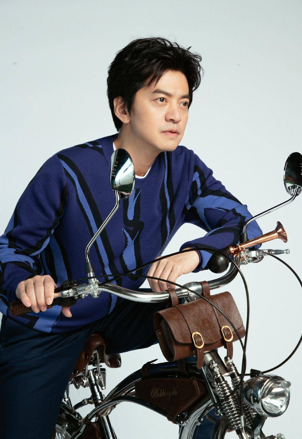 李健《月半弯》拿金曲奖,开口就是无尽温柔_舞台_歌曲_嗓音