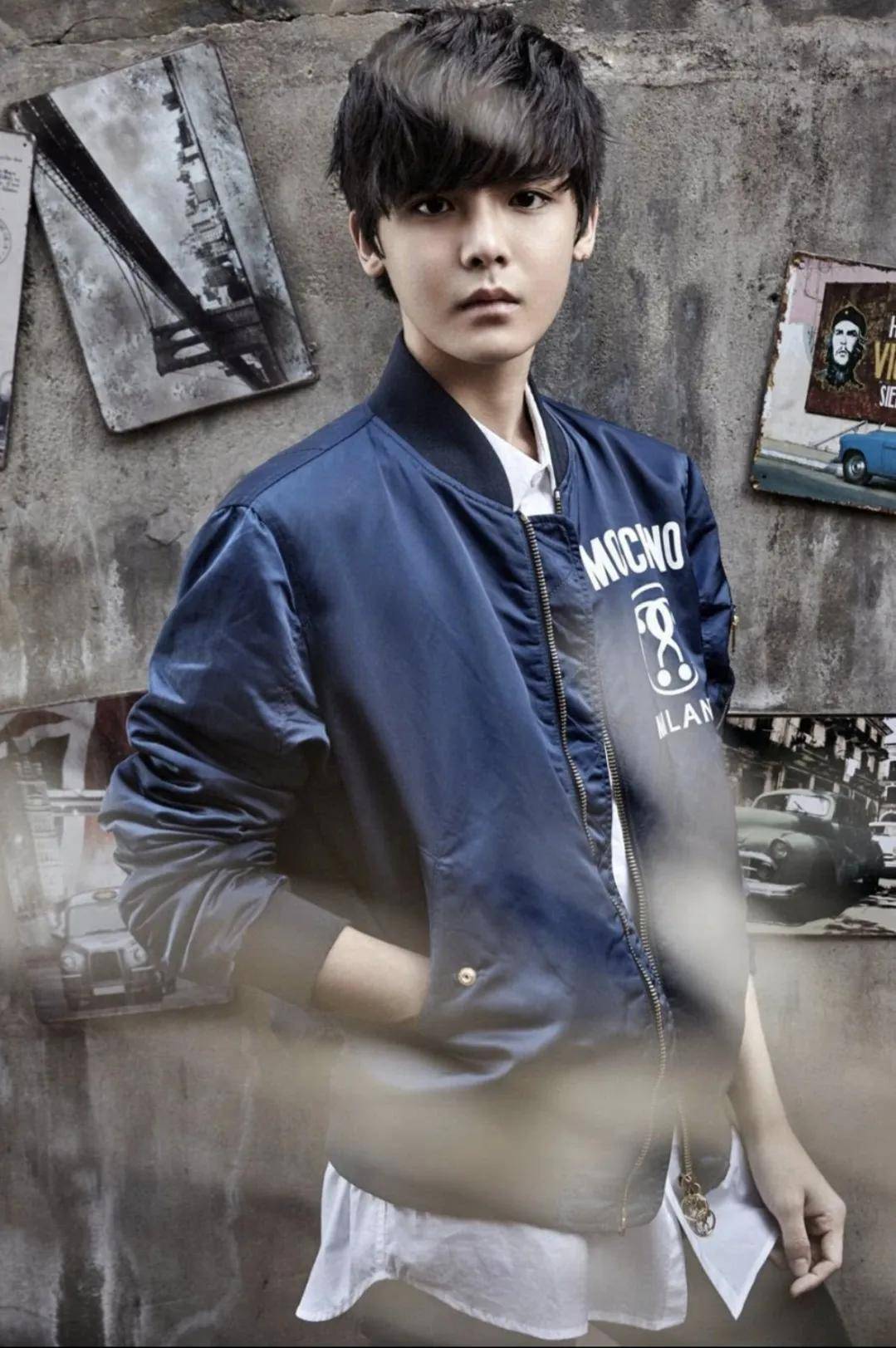 侯明昊从小在部队大院长大,学习手风琴长达八年,多次获得北京市一等奖