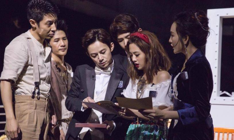 这次可以得知嘉宾中有何炅,撒贝宁,白敬亭,井柏然和papi酱.