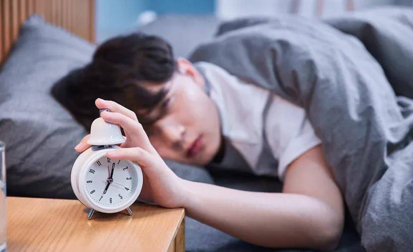 为什么睡了8小时,还是很困?原因是什么?_睡眠_时间_深度