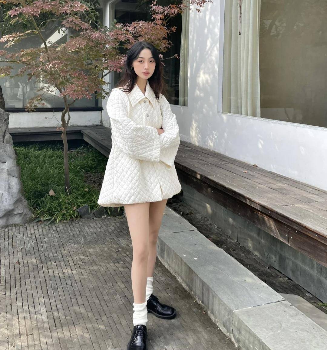 "春天上半身,下半身露腿"网红穿搭,普通女生也能试试?_look_黑色_衬衫