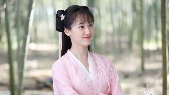 其中女主袁冰妍的颜值还是值得大家磕一磕的,除了袁冰妍以外,杨肸子