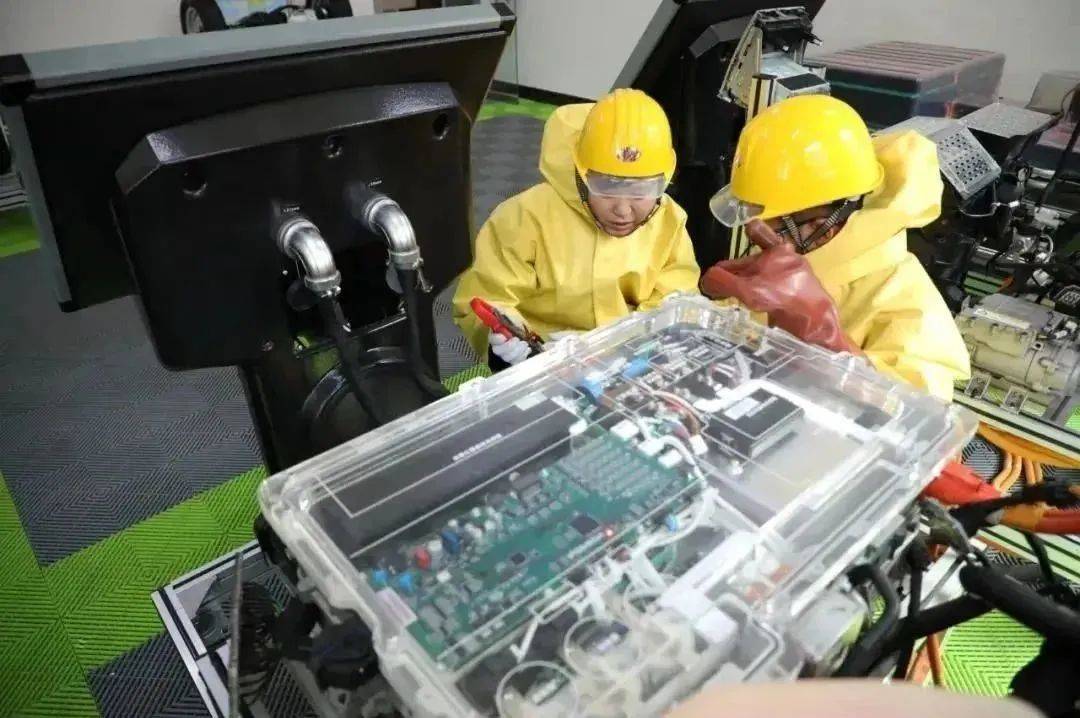2023夏秋季预报专业推荐||新能源+汽车检测与维修专业