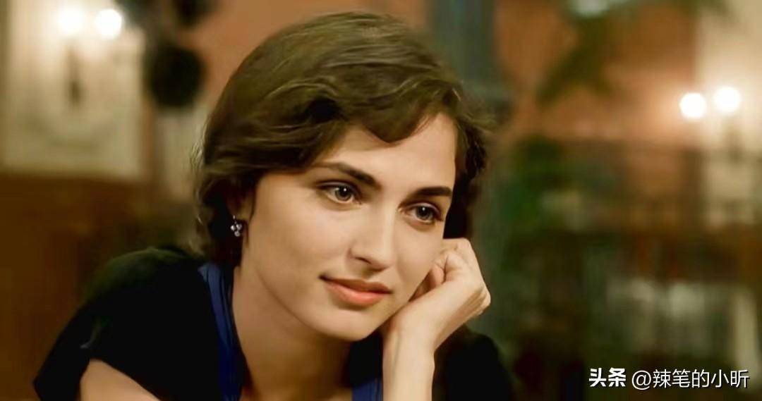 《布达佩斯之恋》的布景,服饰,色彩运用精细的还原有什么作用?