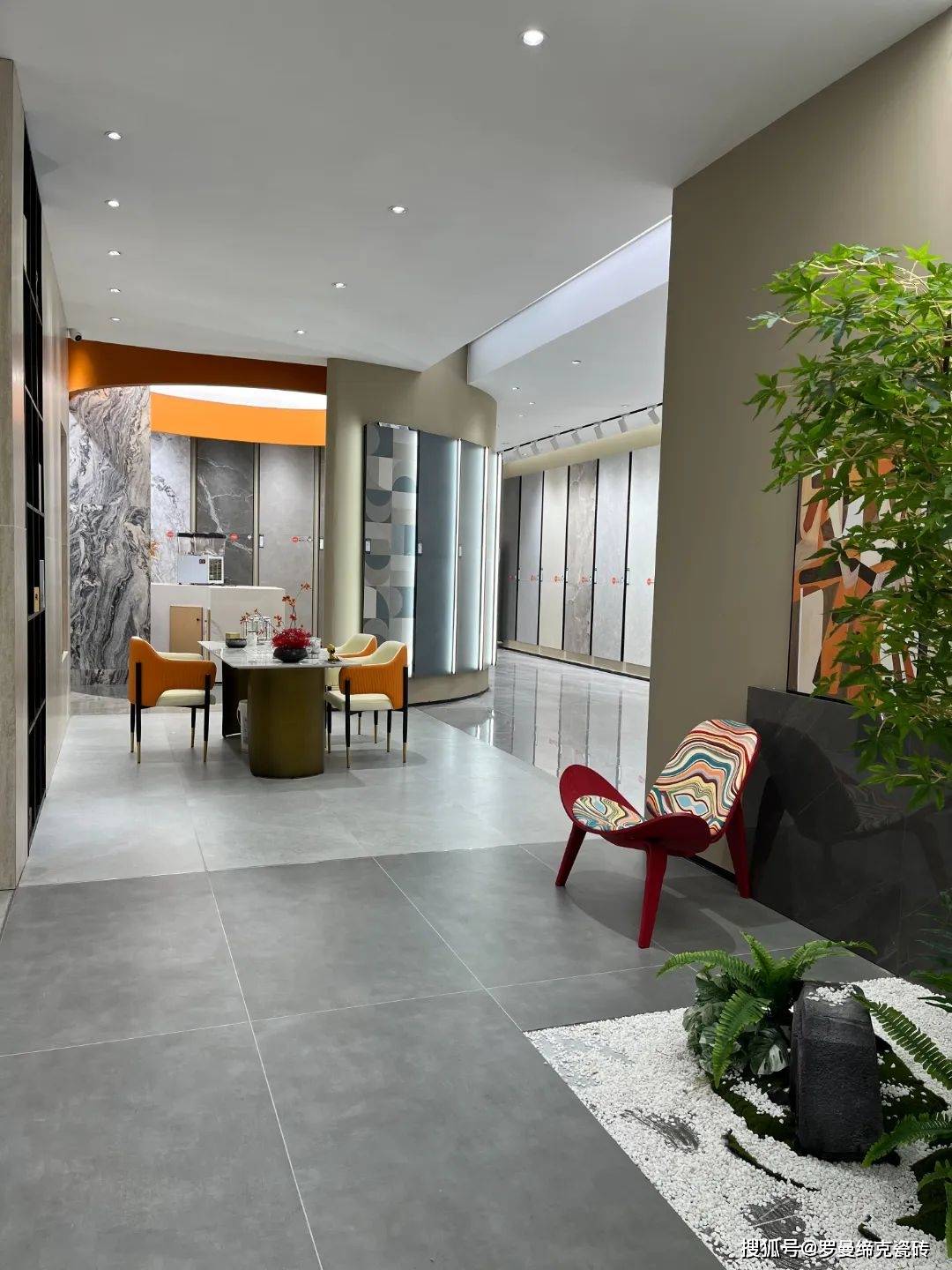 romantic湖北武汉旗舰店丨600㎡理想空间的设计共鸣_罗曼_城市_瓷砖