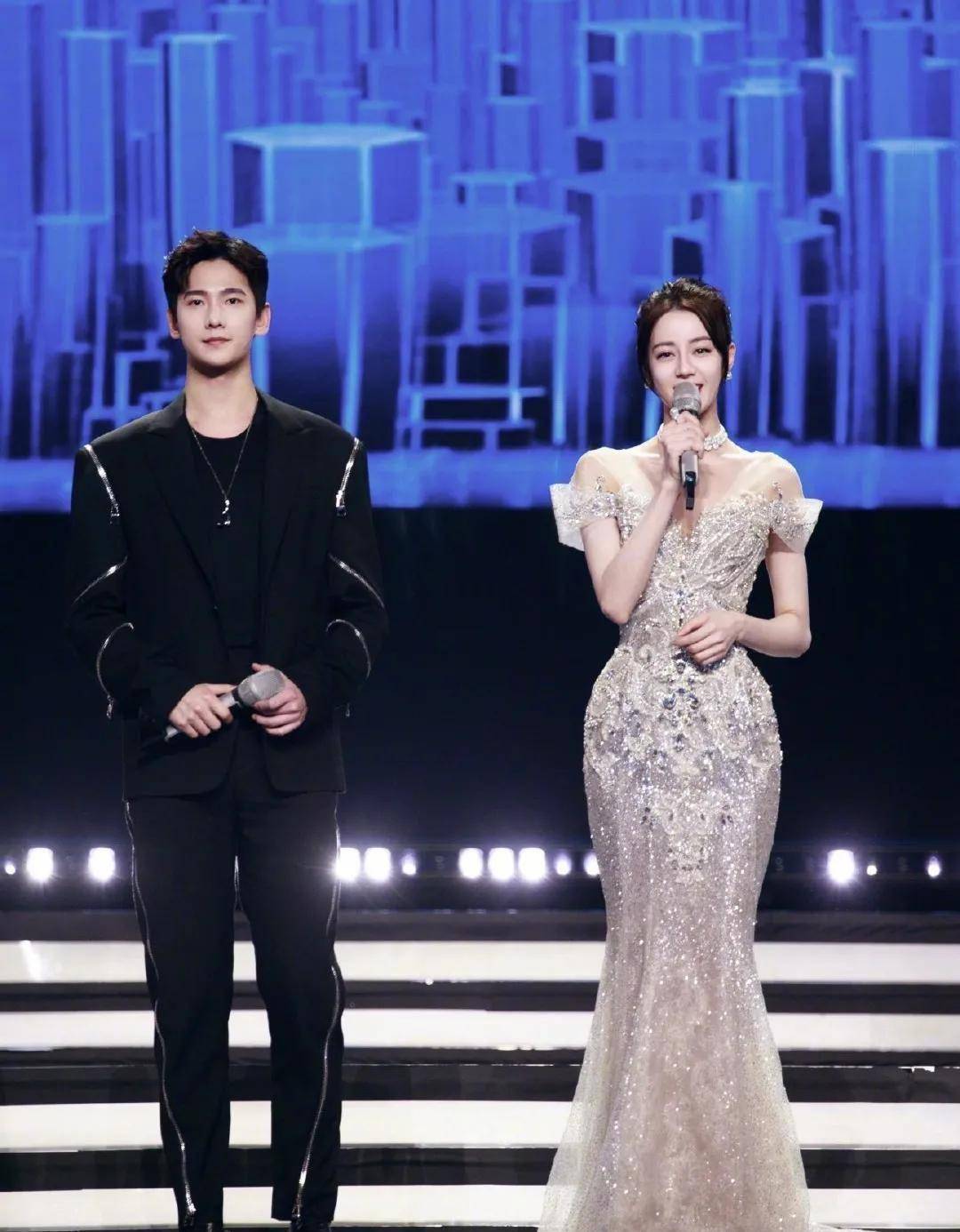 红毯造型图:热巴杨幂yyds,任嘉伦杨洋视觉盛宴_舞台_感觉_宋茜