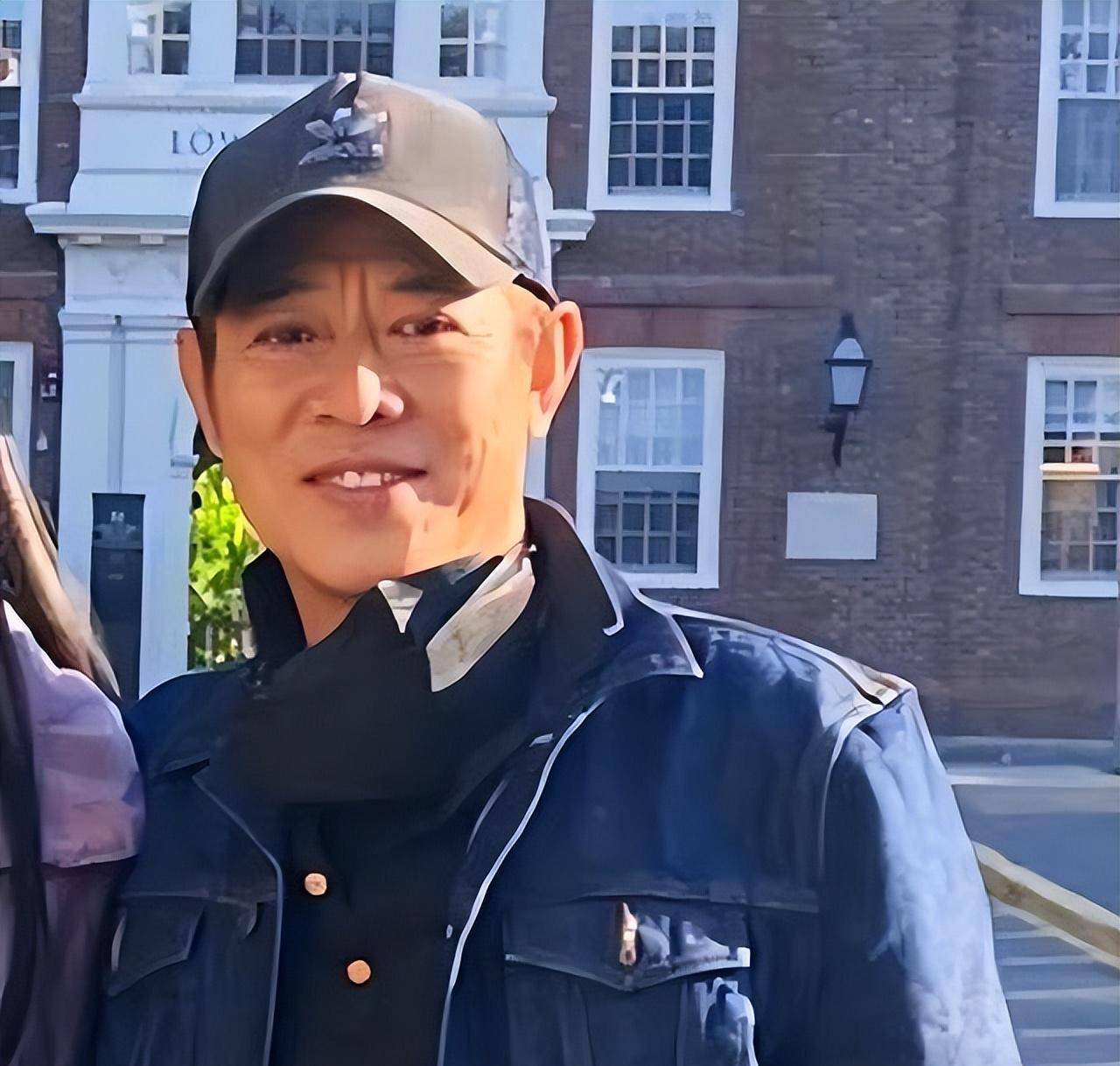 李连杰被曝定居欧洲,本人年轻不少,女儿们却没有继承母亲的美貌_照片