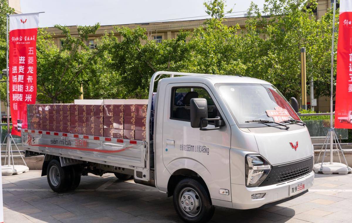 五菱龙卡属于五菱的货车分支,同时也是五菱货车分支中的全新细分路线