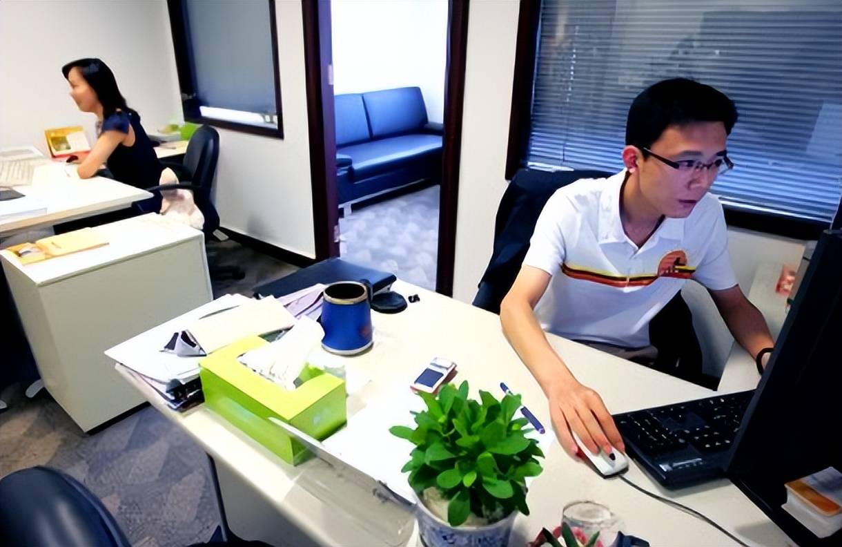 有人提议:公务员事业编员工该周末办公方便群众,瞬间激起热议_工作