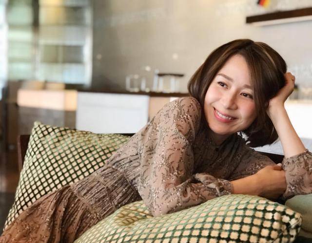 沐剑屏淡出影视圈17年,生完三胎变这样,小女儿好萌宠_邝文珣_时候