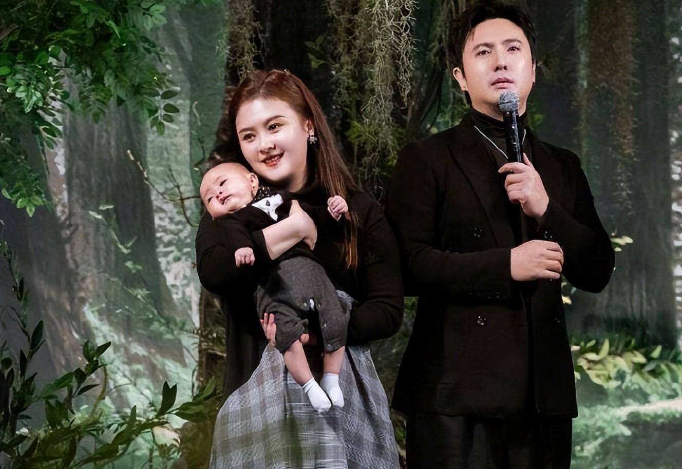 沈腾结婚多年从不晒老婆,看到他的妻子照片后,瞬间就懂了_王琦_马鸣