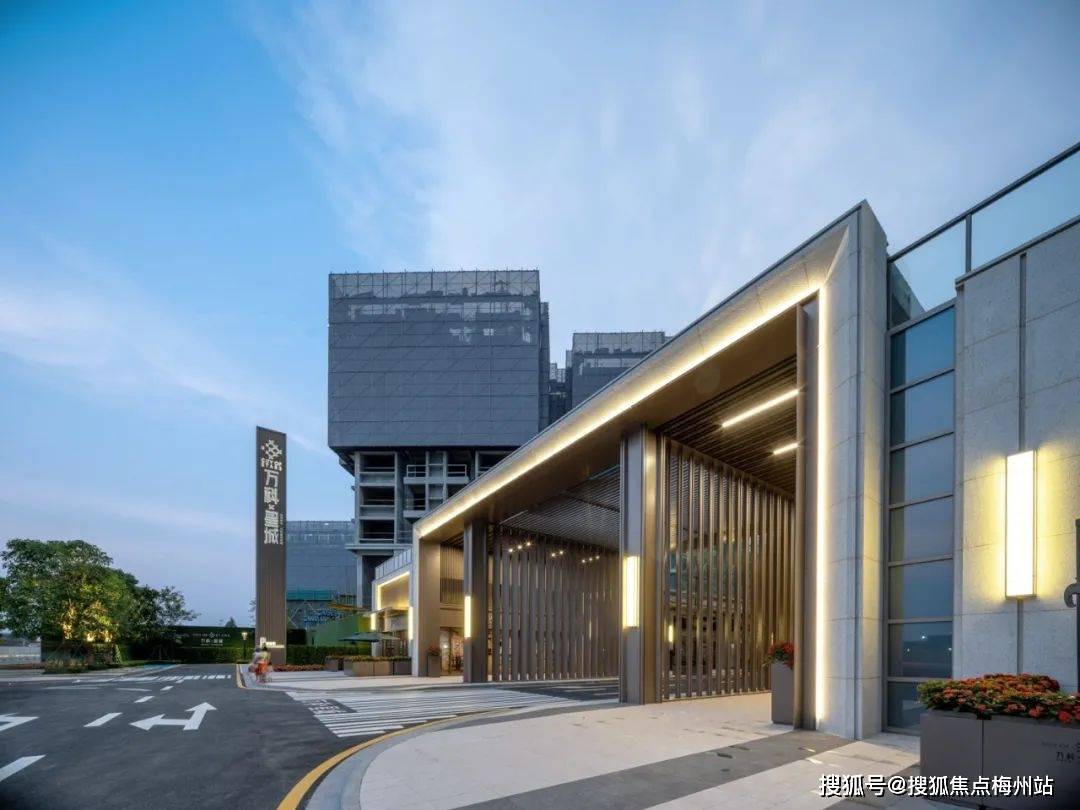 信鸿广场,水乡中心公园,平安文化主题公园建面约77-120平的3-4房东莞