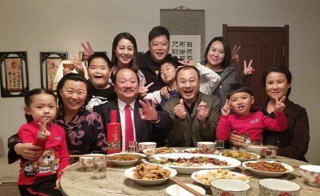 《乡村爱情11》拍摄剧透,谢腾飞长成大小伙,谢广坤气色