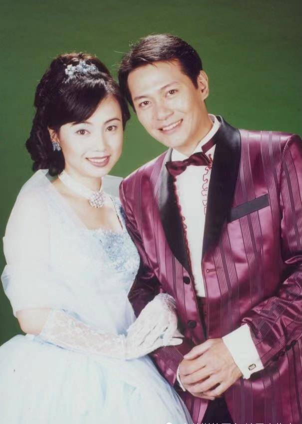 邓萃雯:与万梓良有甜蜜有遗憾,后悔加入江华的婚姻,56岁不婚也挺好