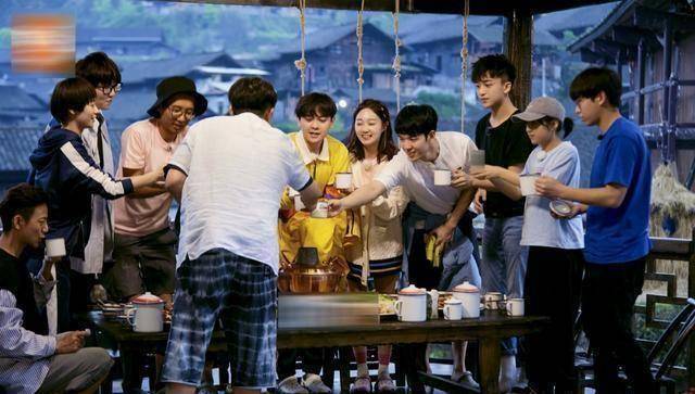 虽然上述何老师,黄磊等人的表现让人觉得他们不太待见魏大勋,熊梓淇