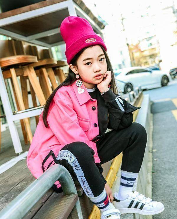 12岁就有马甲线.没看错的