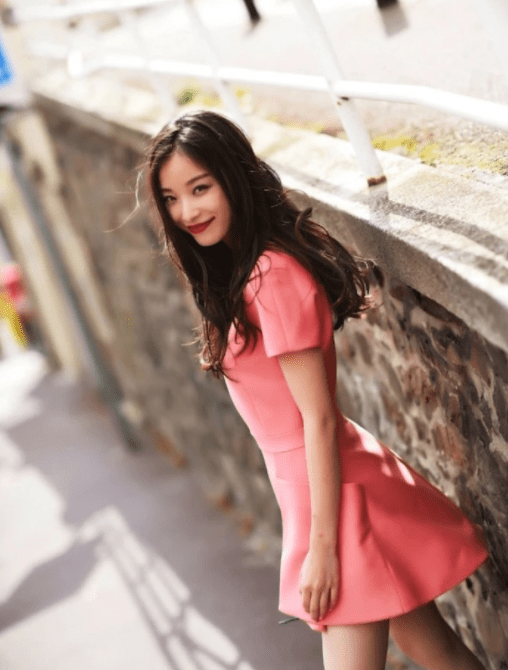 两段爱情无疾而终选择专搞事业,今成娱圈时尚女王_倪妮_电影_感情