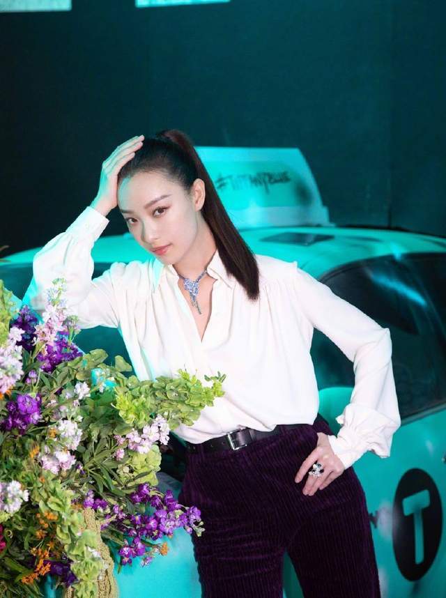 两段爱情无疾而终选择专搞事业,今成娱圈时尚女王_倪妮_电影_感情