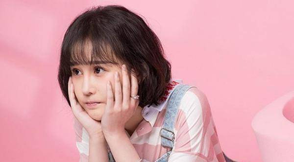 2百万豪车当三轮车用,财产多到数得头疼,赵本山女儿老凡尔赛了_赵一涵