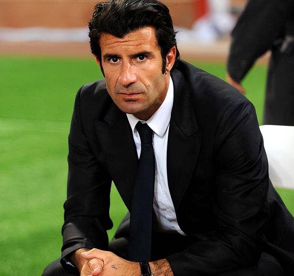 菲戈:我们看足球,单手个人技术能达到天花板的只有两个人_梅西