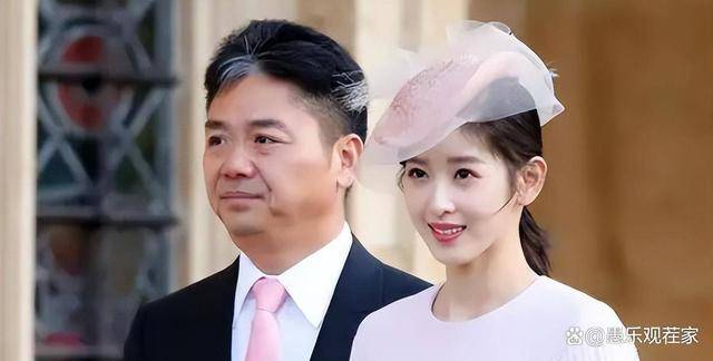 章泽天 被说撞脸陈都灵 ,两人不仅长得像经历也很类似……_刘强东