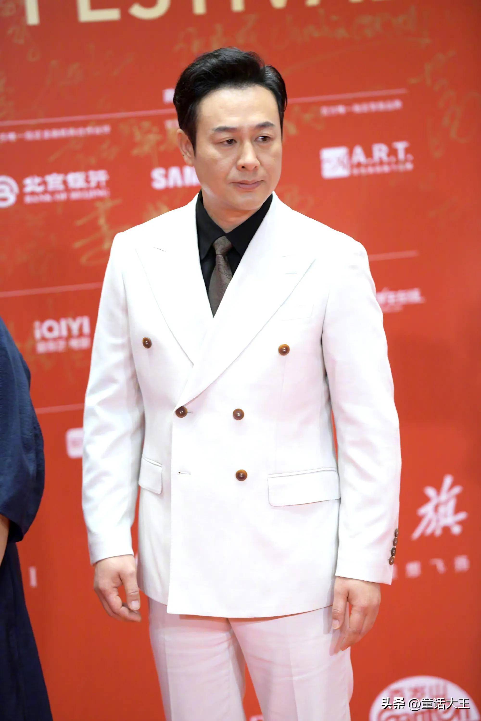 吴京和张译的尴尬解释一切!_张颂文_观众_网友