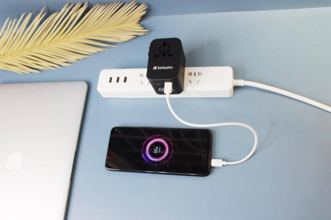 出国旅游手机充电器插头不匹配?威宝65w旅行转换快充插头来帮你