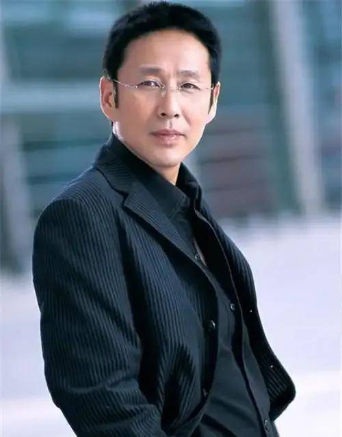 著名演员陈道明,藏了30多年的妻子曝光,如今生活得十分幸福_杜宪_名气
