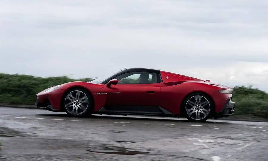 运动中兼顾了一丝优雅,2023款玛莎拉蒂mc20敞篷版实拍图曝光_搜狐汽车