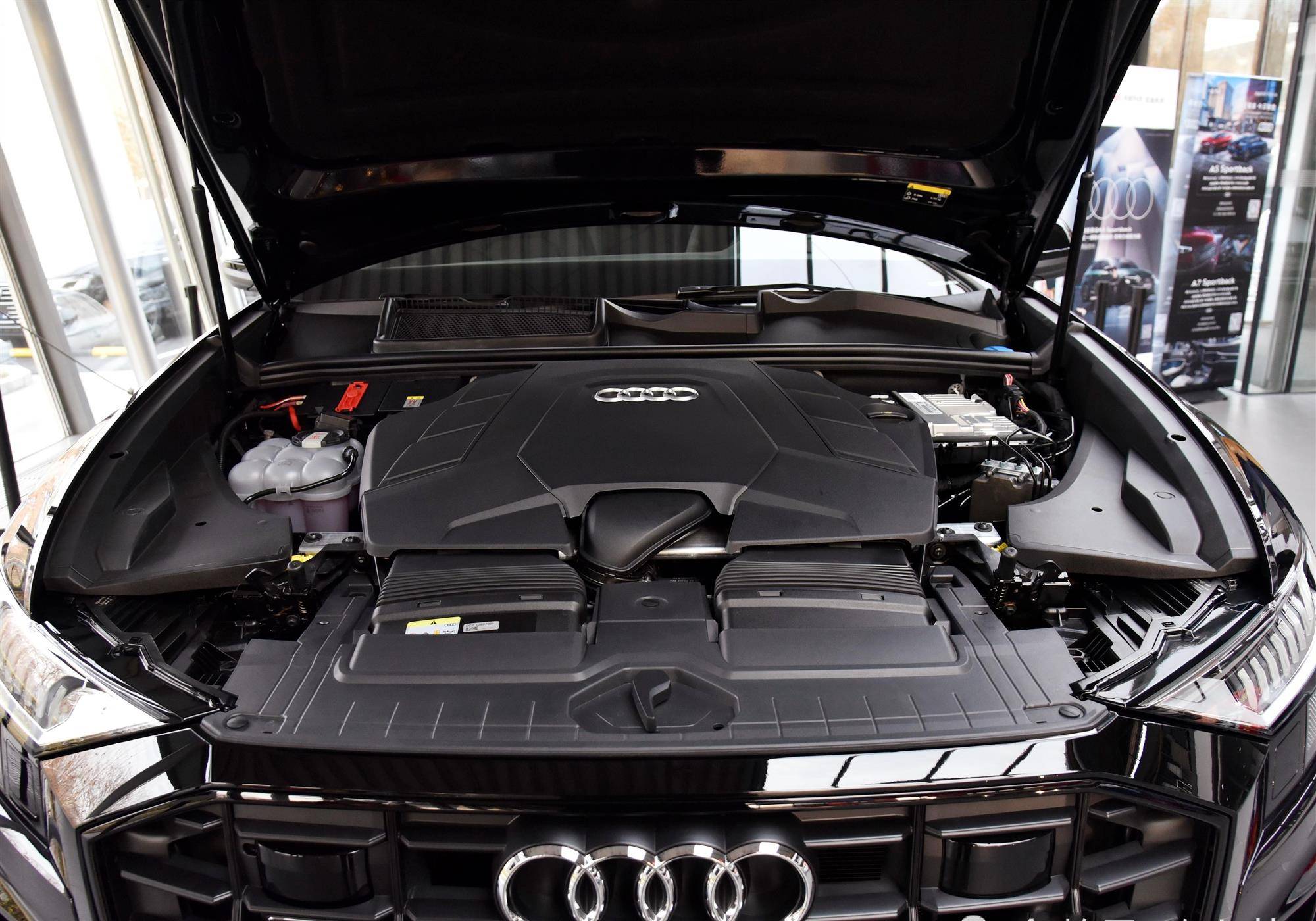 0t v6涡轮增压发动机,其中它的最大马力达到了340匹,最大扭矩500nm,破