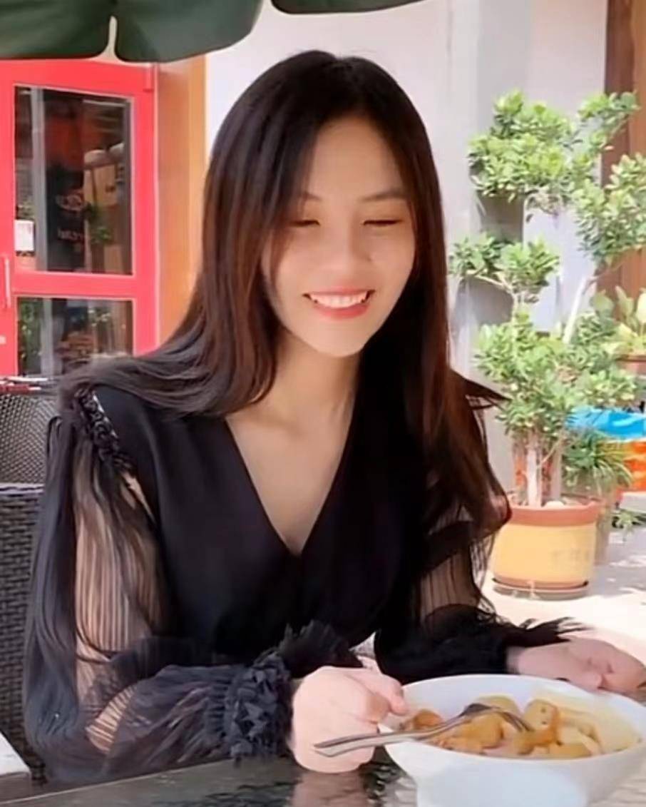 祝晓晗去相亲老爸质问为何不去相亲:有一天,老爸匆