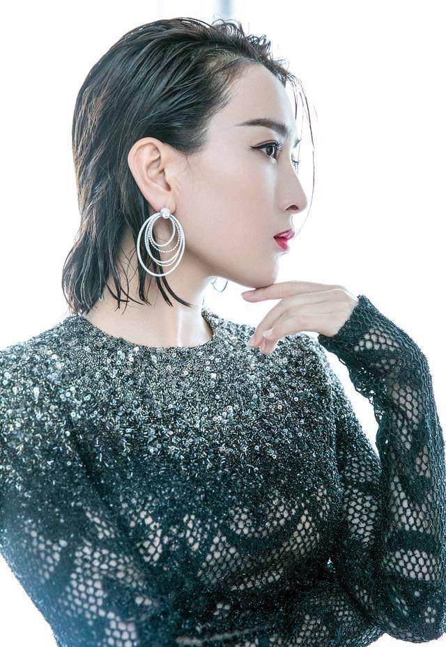 37岁的马苏只是剪了款短发,显小20岁秒变少女,干净利落又时髦!