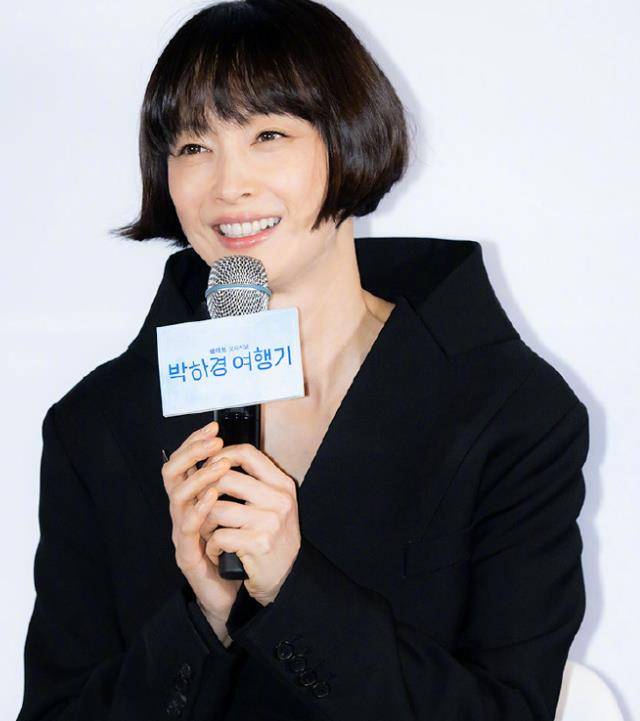 李奈映出席发布会状态佳 新剧化身语文老师 与元彬结婚超低调_作品