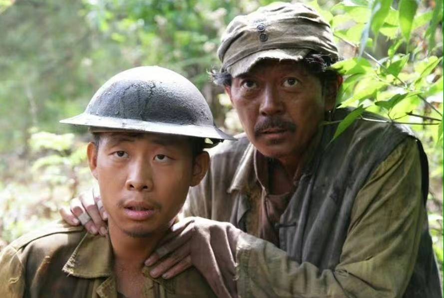 泪目!王宝强发文悼念罗京民,仍记得老师在《士兵突击》说过的话