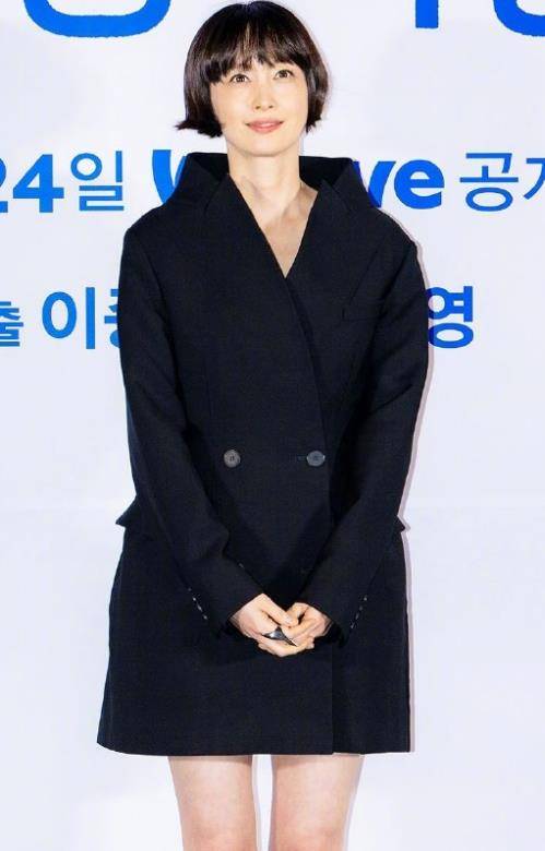 李奈映出席发布会状态佳 新剧化身语文老师 与元彬结婚超低调_作品