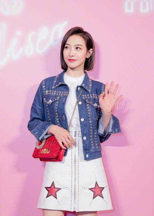 31岁宋茜剪了齐肩短发,嫩回18岁,网友:紫色西服穿得这么美!