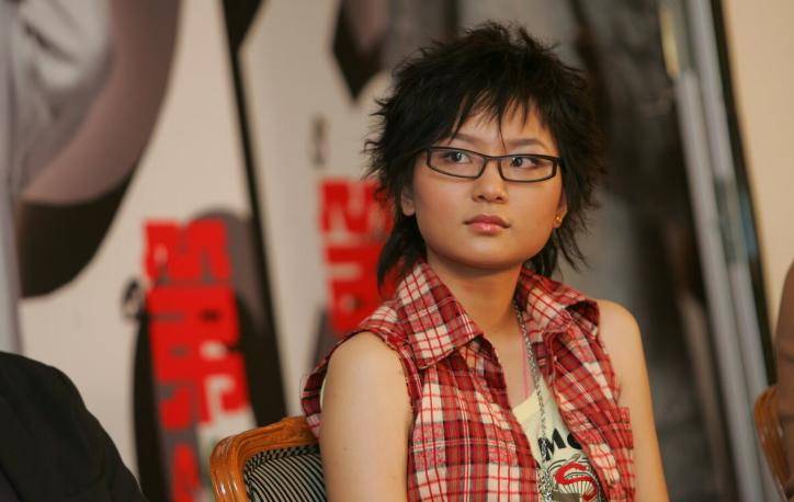 超女周笔畅:爱情事业都不顺,37岁仍然孤身一人,父母都催她嫁人_音乐