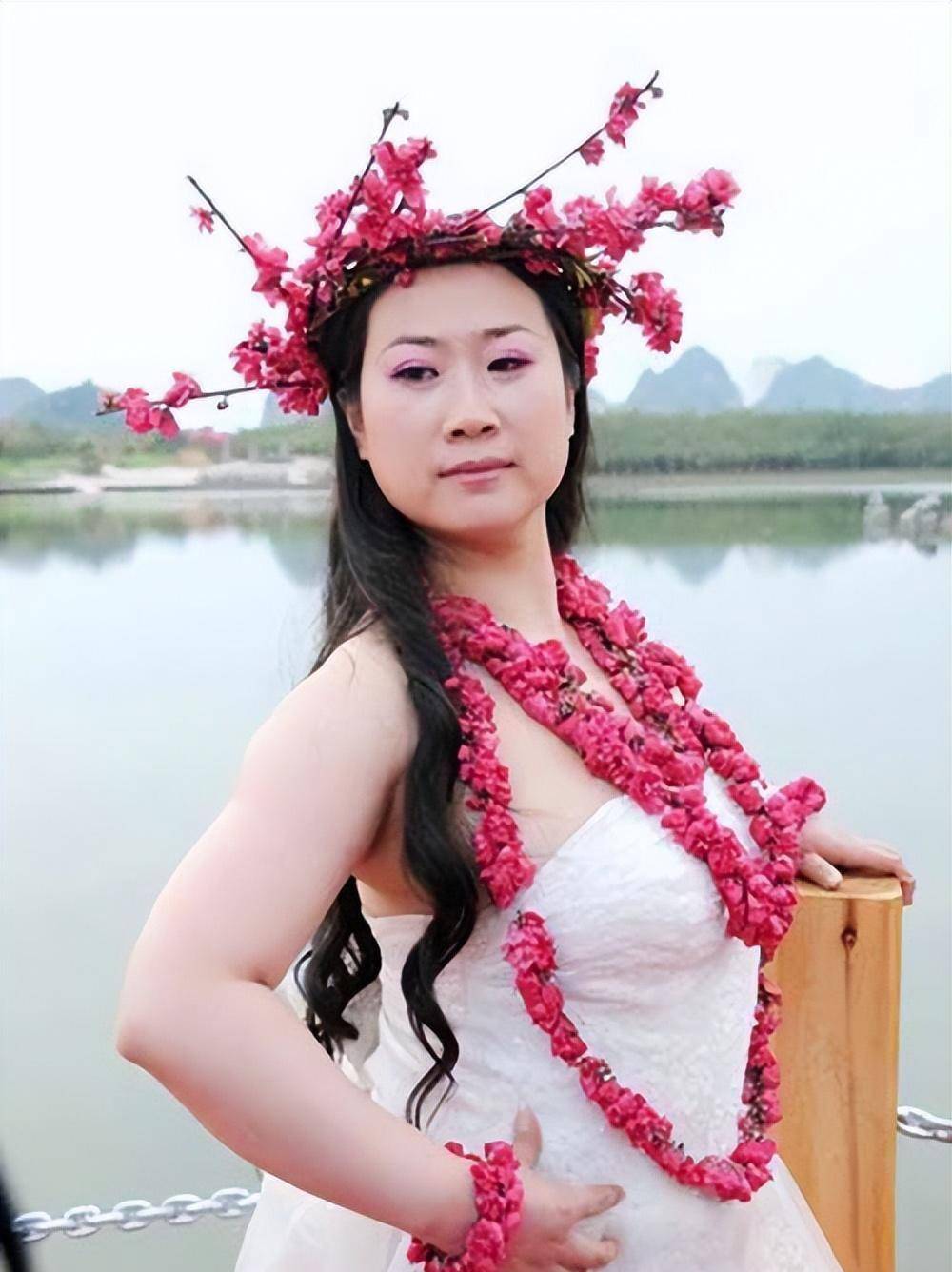 43岁芙蓉姐姐近照曝光:从扮丑网红到千万富婆,她经历了什么?