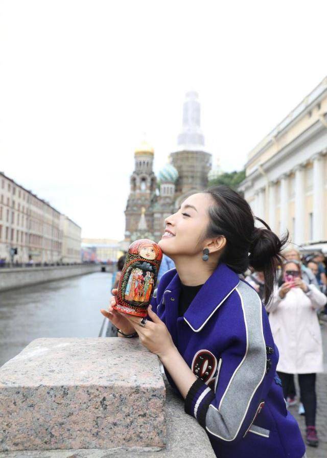 其实林依晨虽然总是给人一种袁湘琴"傻傻"的感觉,但是现实生活中她是