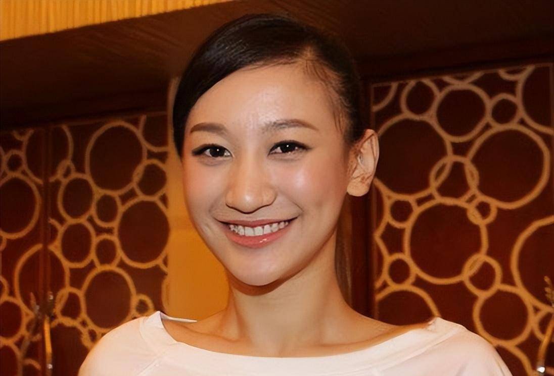 演员曾泳醍:长相酷似李小冉,出道多年不温不火,如今34岁仍单身_赵宝刚