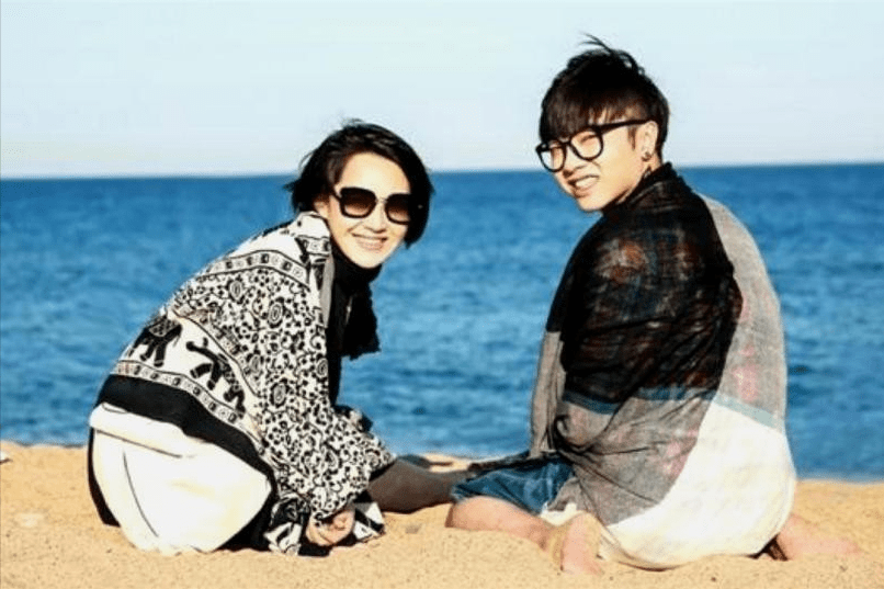 华晨宇借上户口之名2次亲子鉴定,5段模糊情史,纯情人设全成笑话_万芙