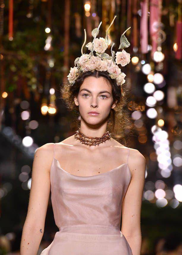 14入圈18成名,西西里的美艳超模,20岁她已是老佛爷的实力新宠!