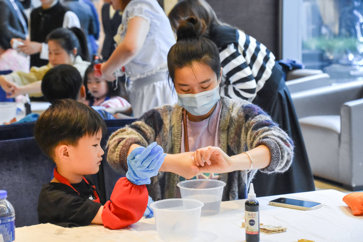 邂逅扎染蓝,郑州天地丽笙酒店传承非遗文化,欢度儿童节_活动_传统