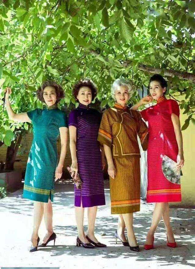 爱穿旗袍逛街,不爱广场舞喜欢走猫步_时尚_气质_年龄