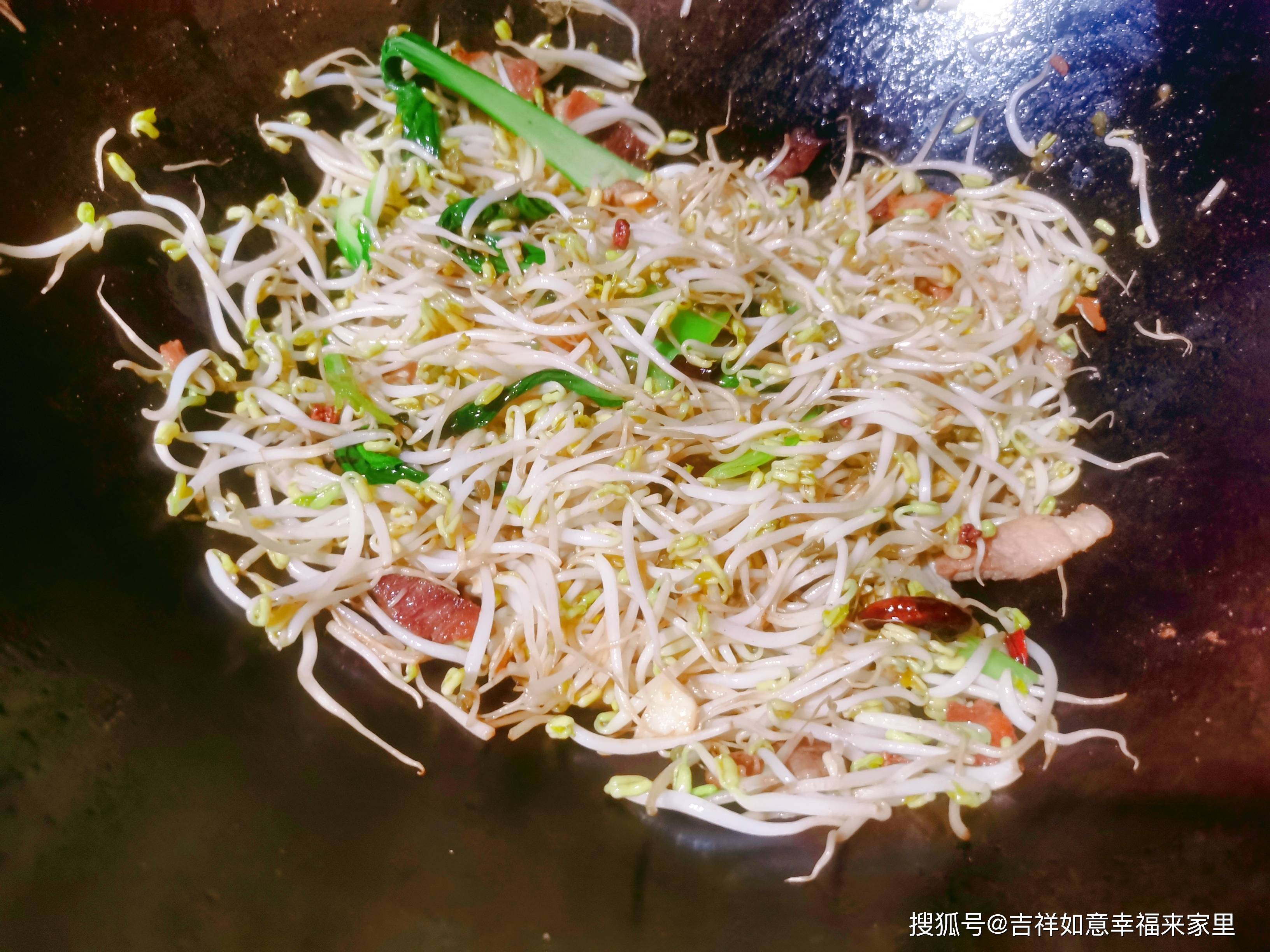 家常快手菜，绿豆芽炒肉片，好吃美味，脆爽可口，简单好做，好吃（肉炒绿豆芽菜怎么炒才能好吃）