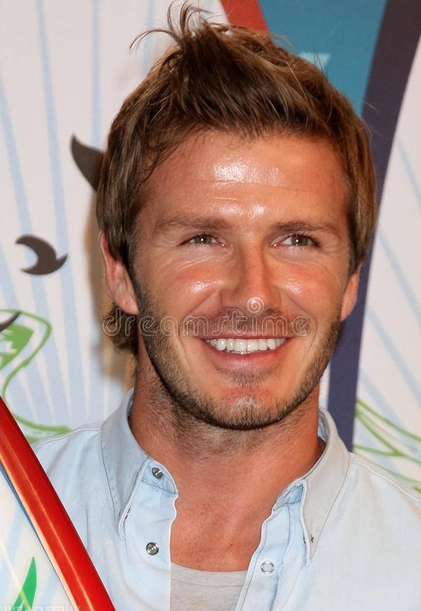 贝克汉姆:足球时尚先驱_传球_比赛_位置